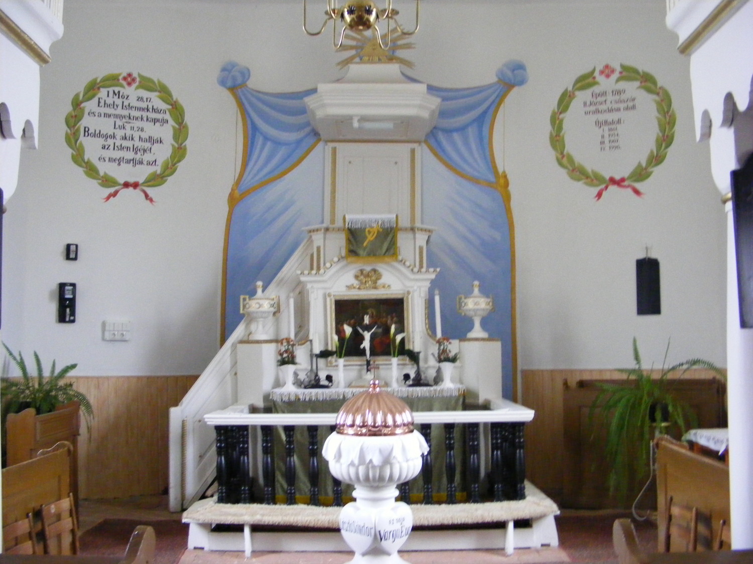 Mórichida, oltártér